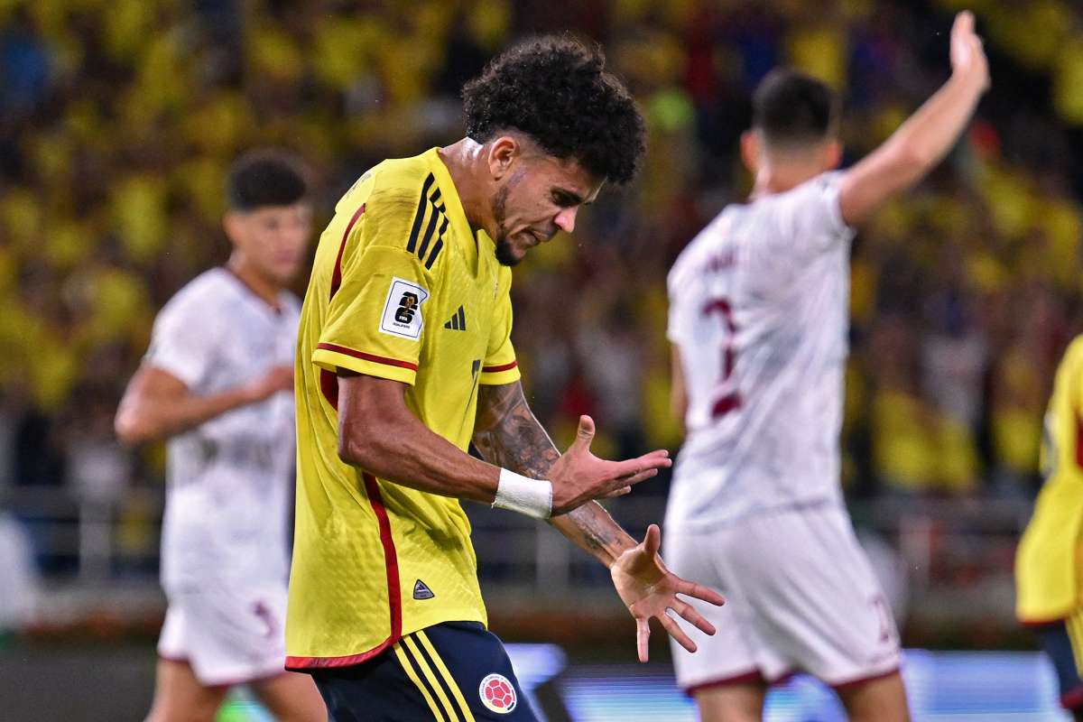 Foto de Luis Díaz, en nota de que en Selección Colombia vs. Chile en Eliminatoria, hay alerta por fotos de Alexis Sánchez.