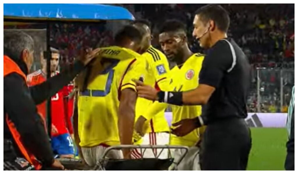 Yerry Mina salió lesionado en partido Chile vs. Colombia/Foto: Gol Caracol.