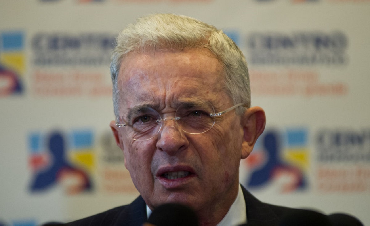 La Fiscalía citó al expresidente Álvaro Uribe para el próximo 27 de septiembre por viejo lío que tuvo con el famoso periodista Daniel Coronell.