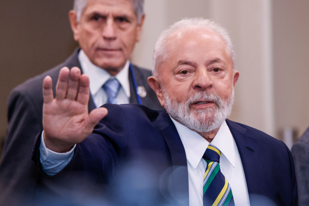 El presidente de Brasil, Lula da Silva, será operado por un problema en su cadera. Estará en reposo durante un mes