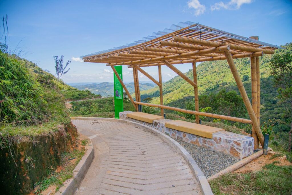 Conectando zonas rurales / Secr. de Infraestructura Física de Antioquia