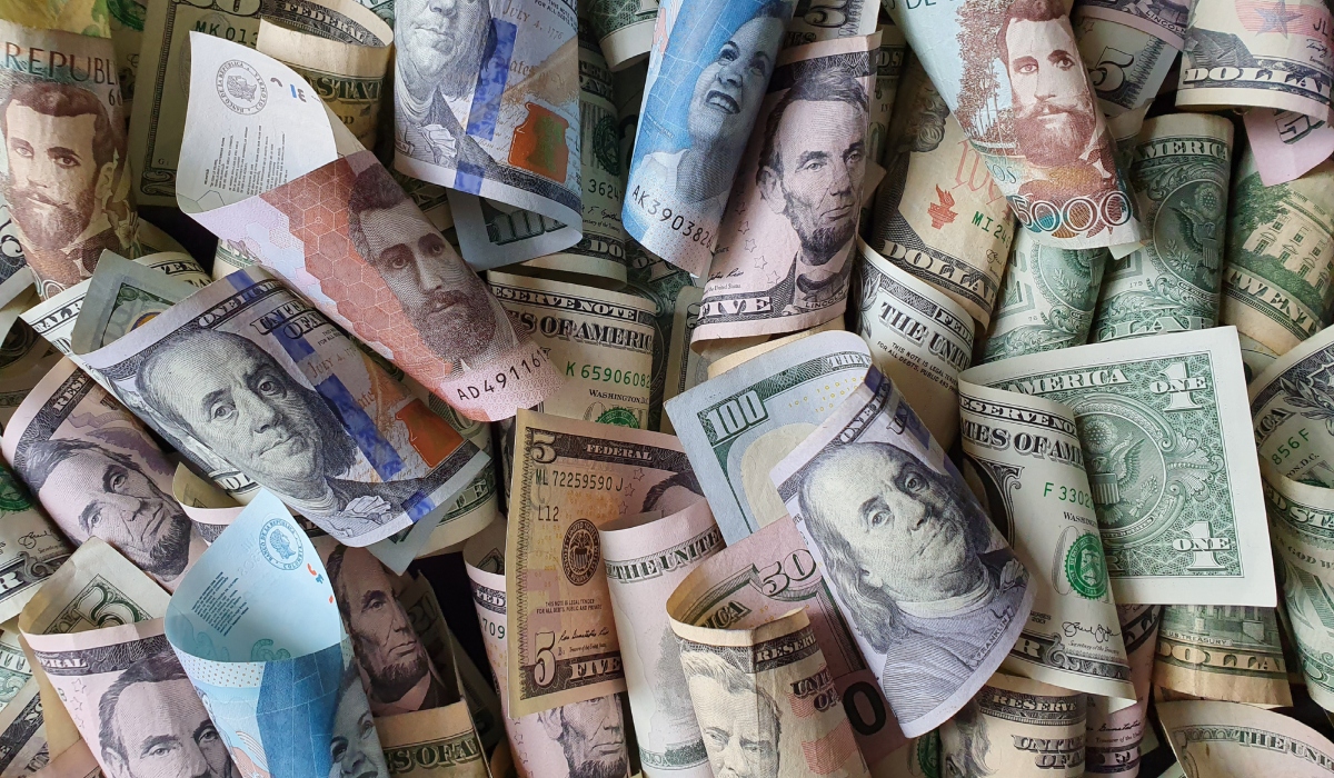 Dólar toma impulso a la espera de anuncio importante para el bolsillo de los colombianos