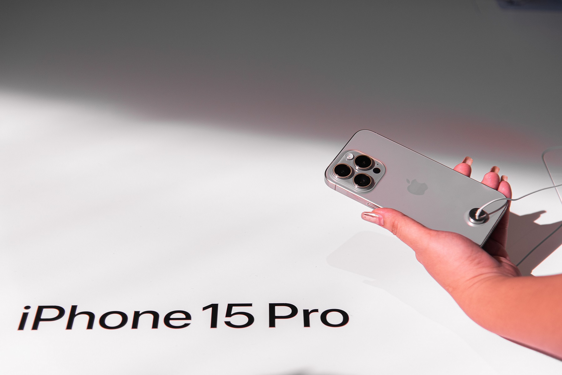 iPhone 15 Pro y Pro Max ya se consigue a Colombia por un valor superior a los 5'500.000 pesos. 