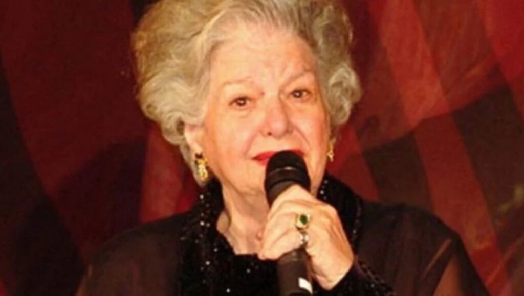 Interpretó a Doña Esperanza Mandujano. La actriz falleció en 2013