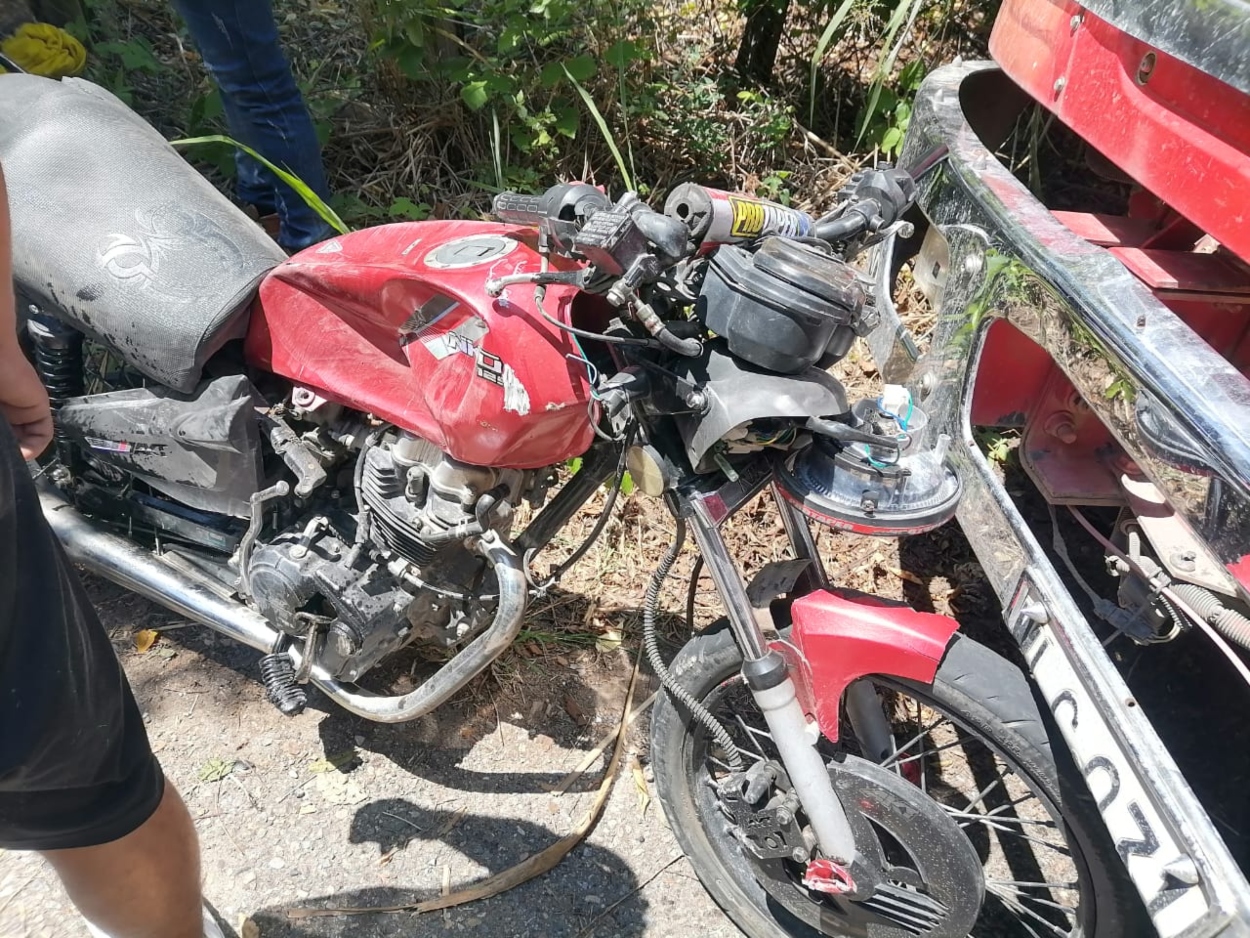¡Joven acaba de morir en terrible accidente en el Tolima! Iban en moto y chocaron contra camión