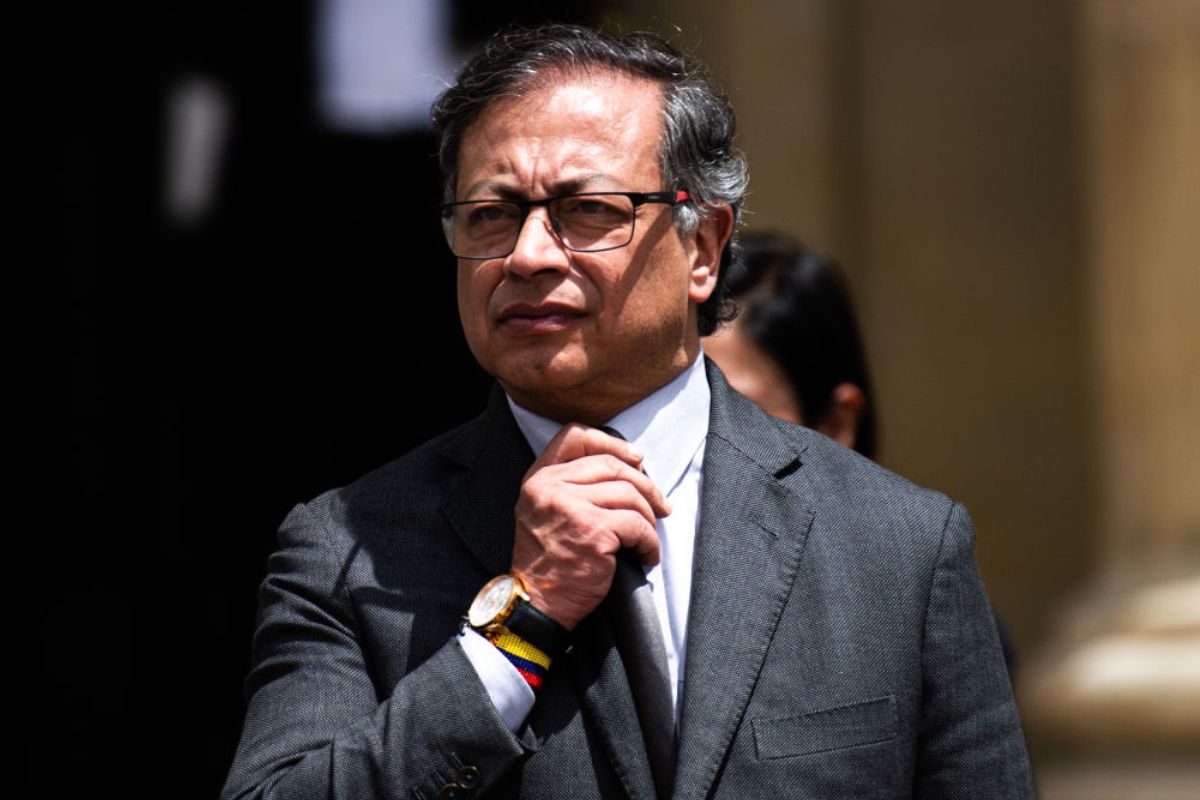 Oposición ataca a Petro por meterse con los medios de comunicación en Colombia