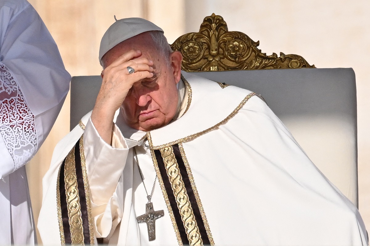 El papa Francisco, apocalíptico, dice que "el mundo se desmorona"