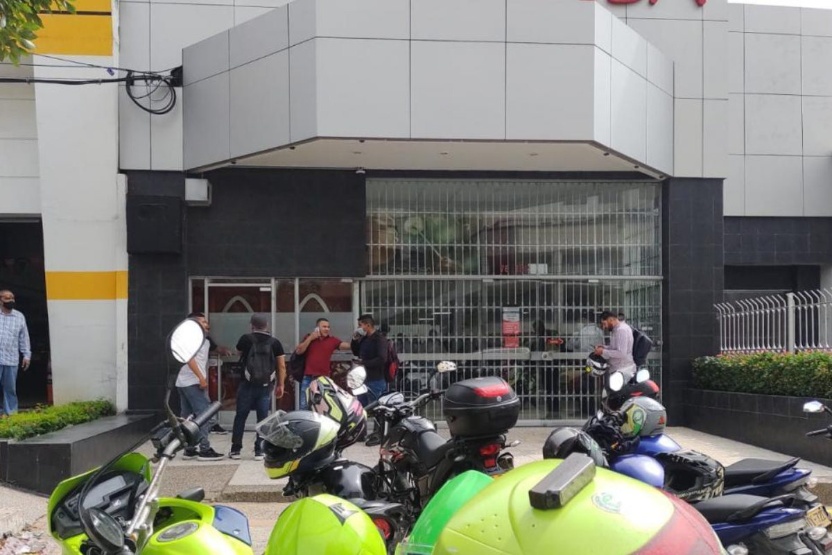 Nuevo caso de fleteo en Bogotá, en el barrio Normandía. A una mujer la golpearon y le robaron 19 millones de pesos que sacó de un banco.