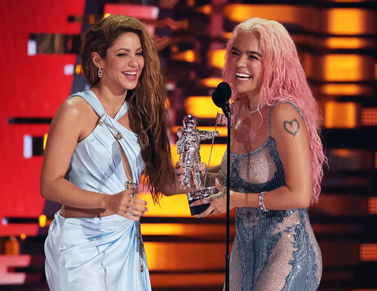 Foto de Shakira y Karol G, en nota de dónde y cuándo ver los Billboard de Música Latina.