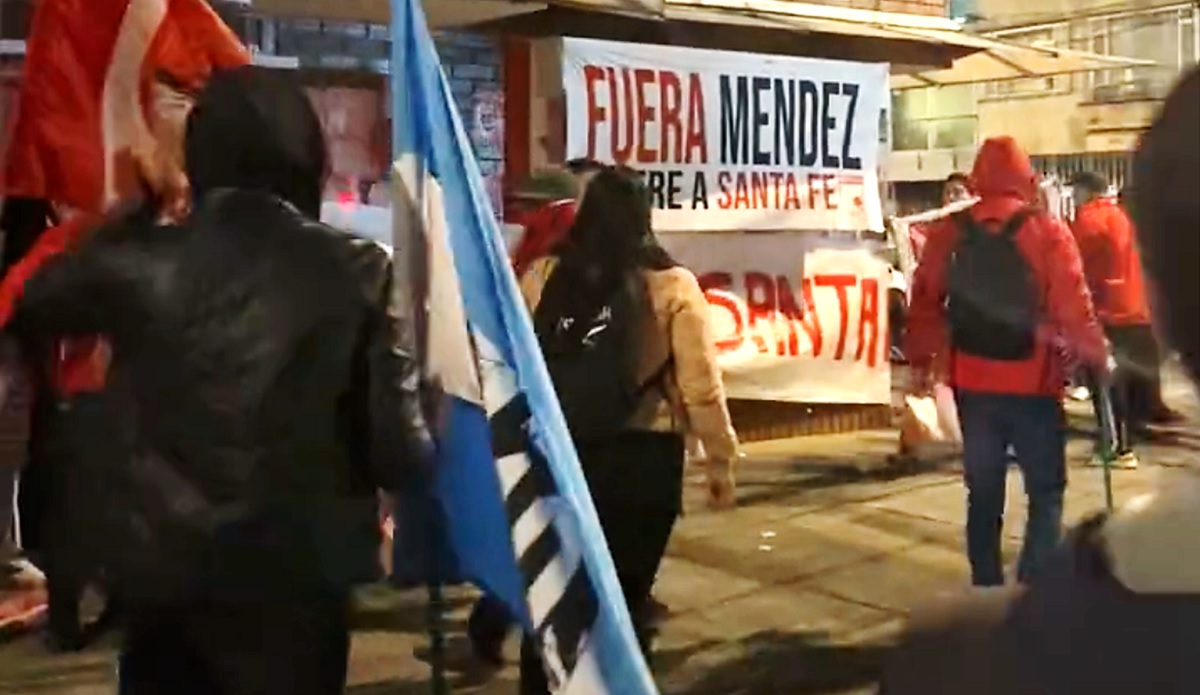 Protestas de hinchas de Independiente Santa Fe contra Eduardo Méndez 