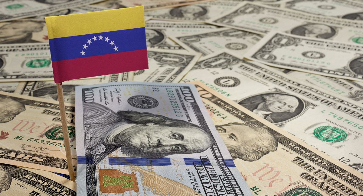 Salario mínimo en Venezuela solo alcanza para un litro de aceite y piden dolarizar sueldos para salir de la crisis.