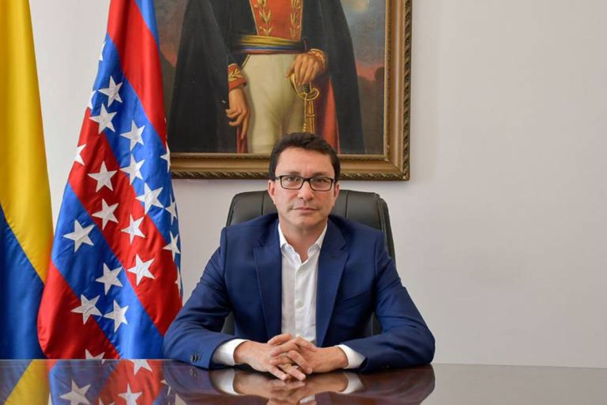 Carlos Caicedo renunció a la Gobernación del Magdalena par apoyar a Rafael Martínez, candidato a la Gobernación y Jorge Agudelo, candidato a la alcaldía de Santa Marta.