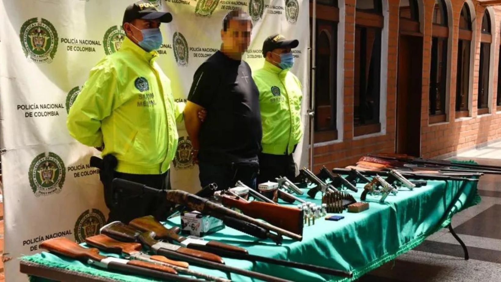 Capturaron a hombre que tenía arsenal de armas en exclusiva zona de Medellín
