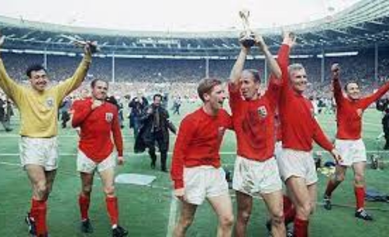 Manchester United anunció la muerte de Bobby Charlton, campeón mundial en 1966