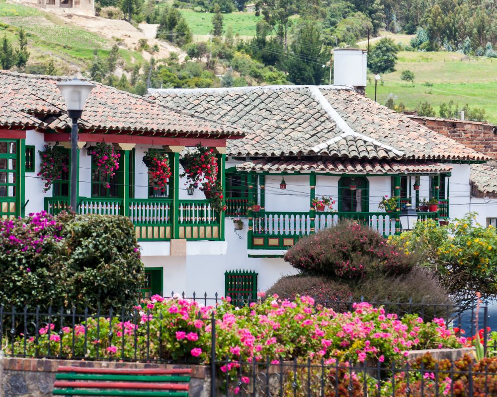 Cómo ir a Monguí, Boyacá desde Bogotá: rutas, precio de los pasajes y atractivos turísticos para disfrutar de este municipio mágico de Colombia.