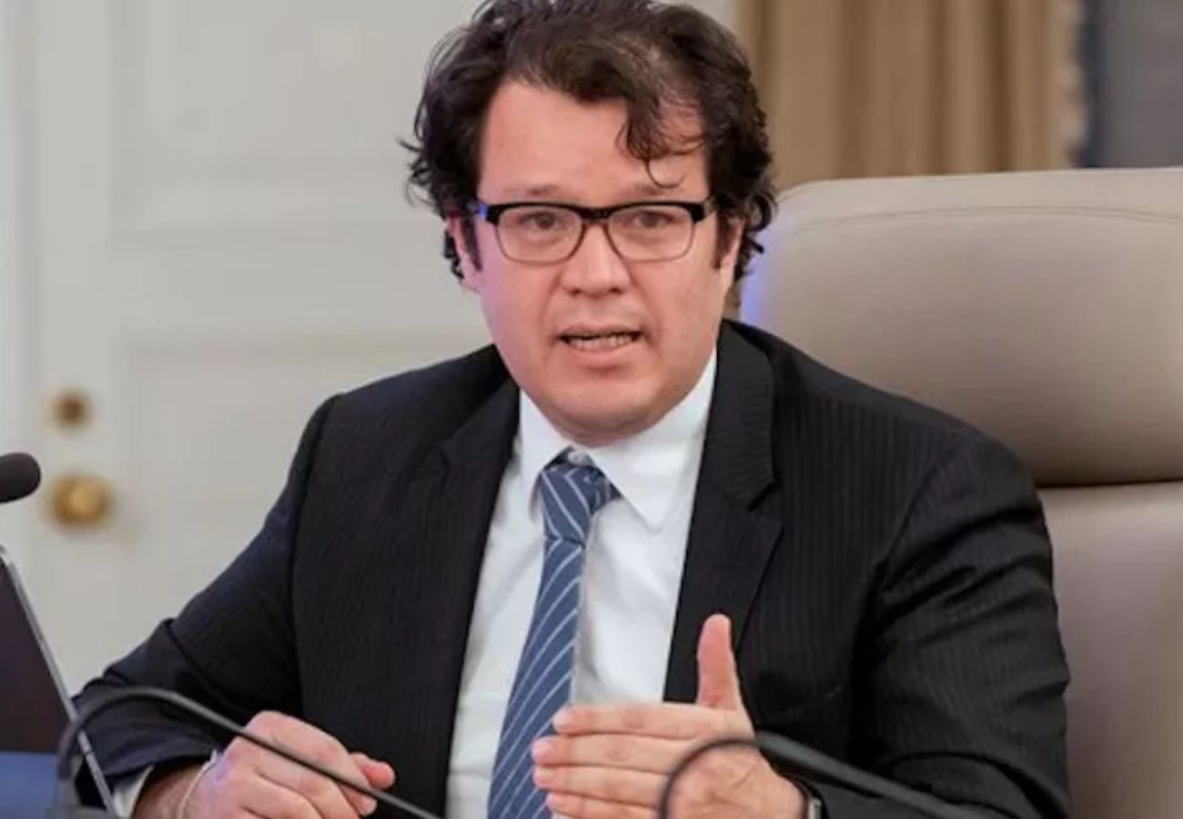 Víctor Muñoz exsecretario de la Presidencia en el gobierno de Iván Duque le contestó dijo que Juan Daniel Oviedo miente sobre el manejo de la pandemia.