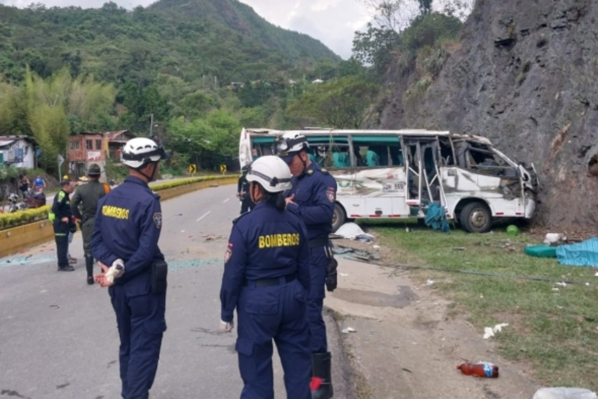Identifican a uno de los muertos en el grave accidente de bus en la vía Bogotá-La Vega. Hubo 3 muertos y más de 19 heridos. 