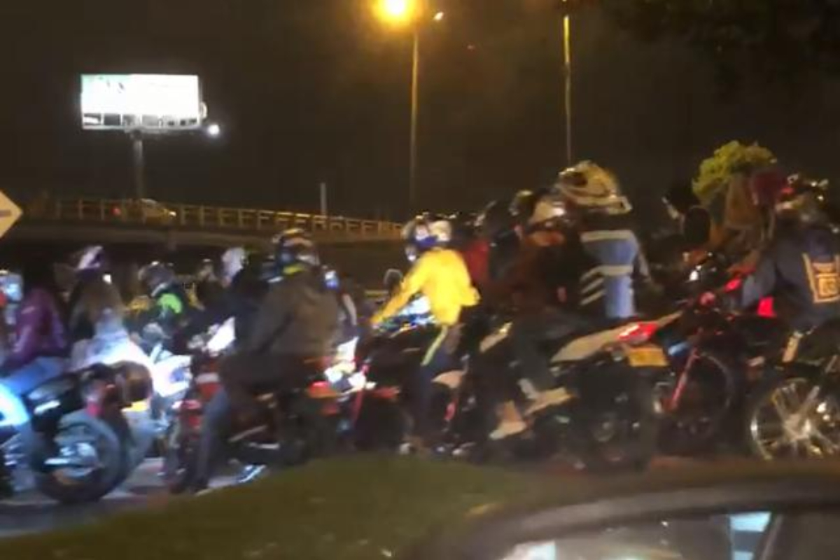 Un muerto y un herido, dejó caravana de motos por Halloween en Bogotá. Todos iban disfrazados y en la capital hubo caos en varias vías. 
