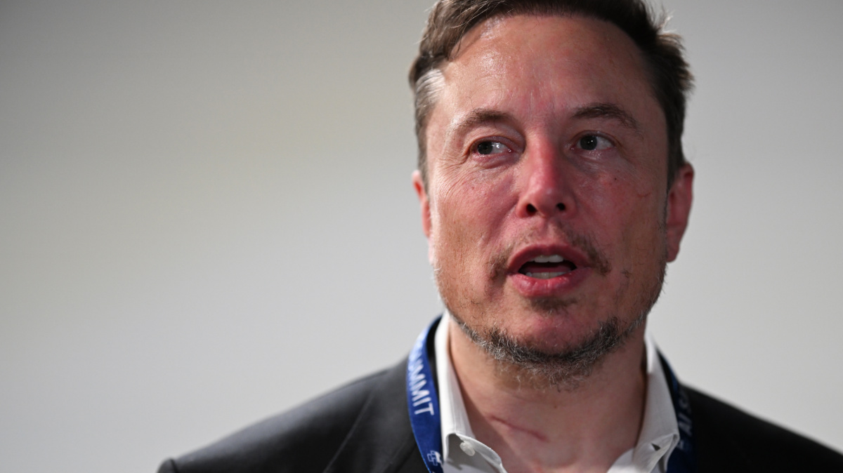 Elon Musk aseguró que la inteligencia artificial es "un peligro para la sociedad".