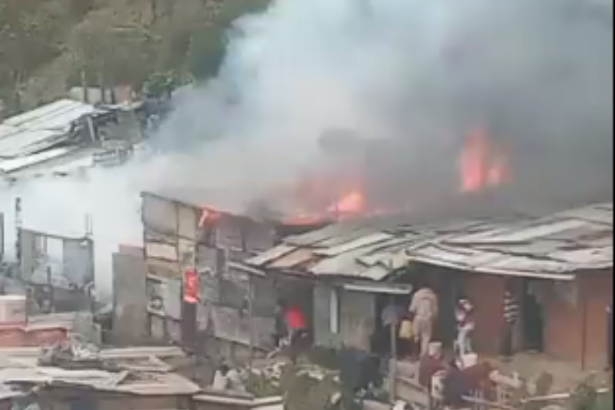 En la mañana de este viernes 10 de noviembre se ha registrado un nuevo incendio en Bogotá, en la localidad de Ciudad Bolívar, donde varias casas se han que