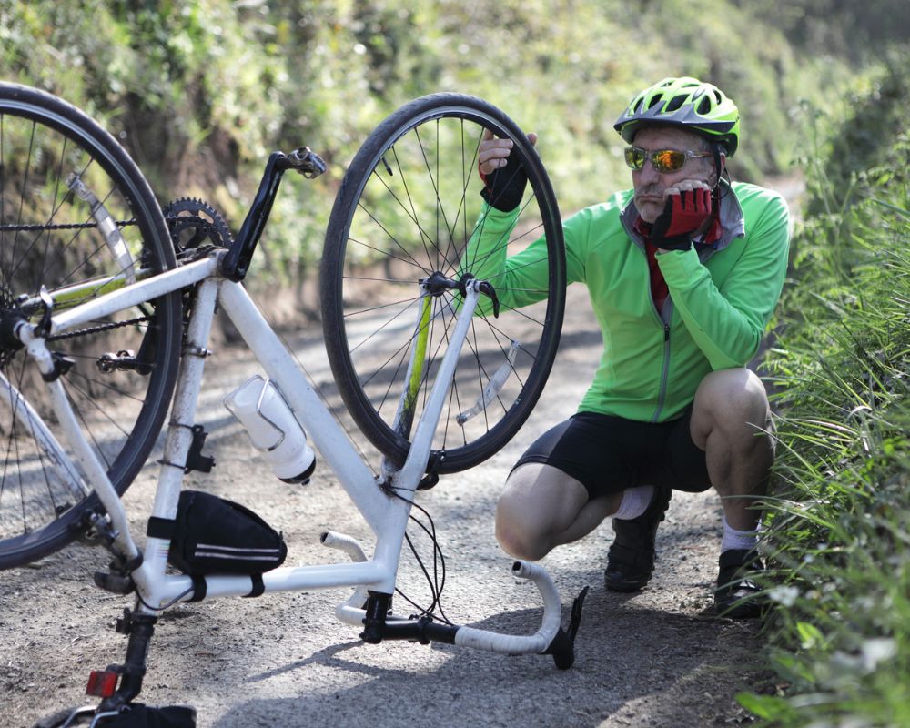 Cómo ajustar un casco de bicicleta adecuadamente 