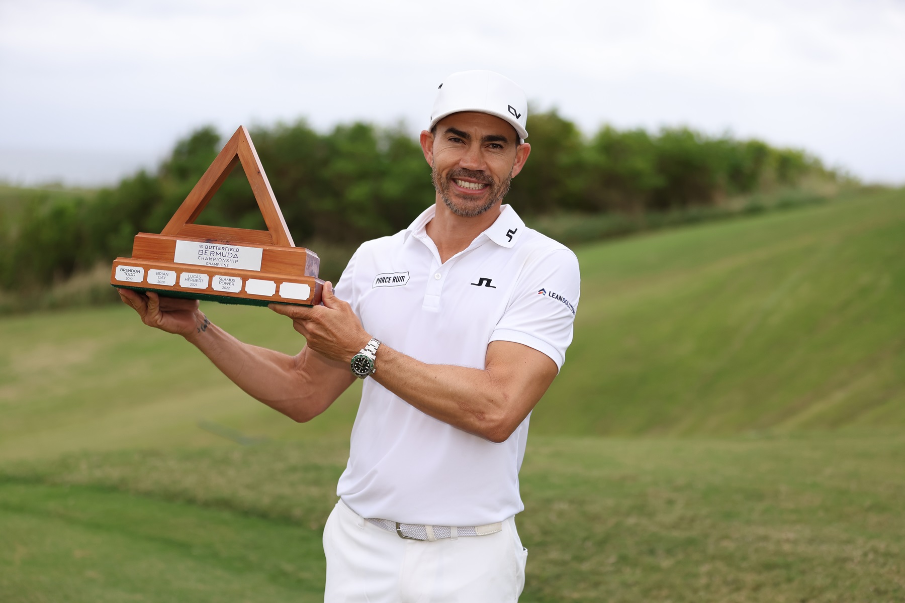 Camilo Villegas ganó una millonada por su triunfo en golf.
