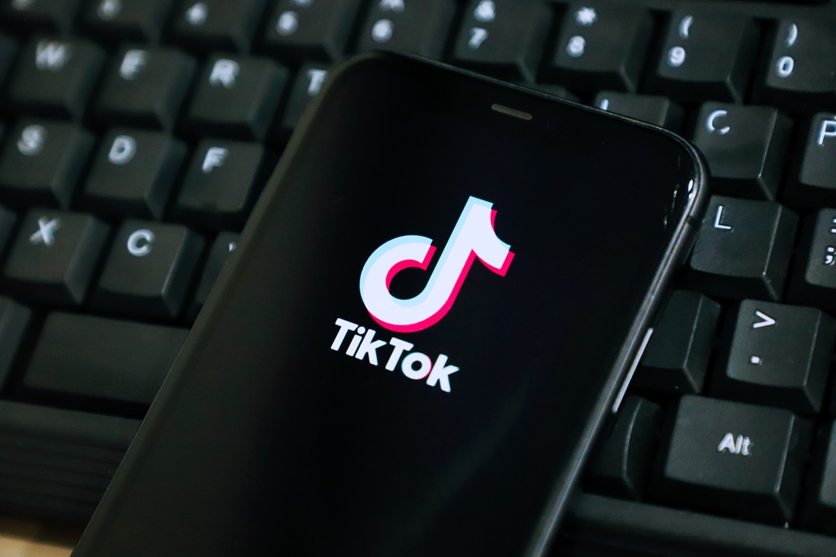 Nepal prohibió el uso de TikTok por afectar la armonía y a la juventud.