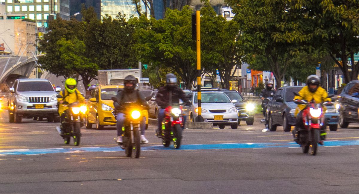 Conductores de motos y carros en Bogotá, estas son las tres infracciones más comunes por las que imponen comparendos; evite una multa costosa.