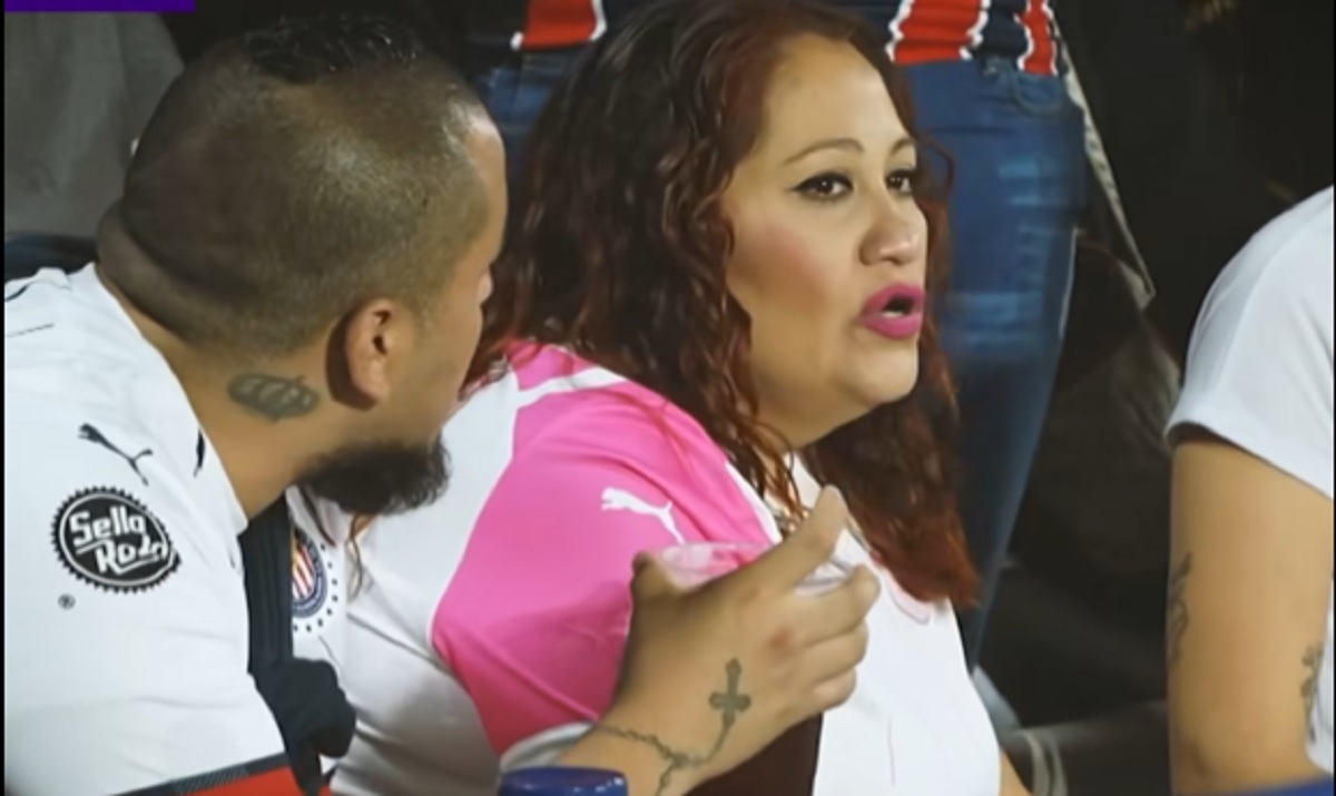 Pelea de aficionados en México es viral y quedó captara en cámaras: qué pasó.