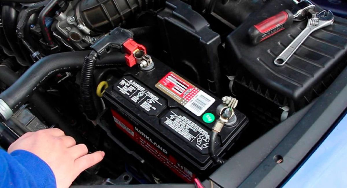 Este este artículo, Pulzo le cuenta cada cuánto debe cambiar la batería de su carro, cuánto vale cambiar la batería y qué hacer si su auto se quedó varado.