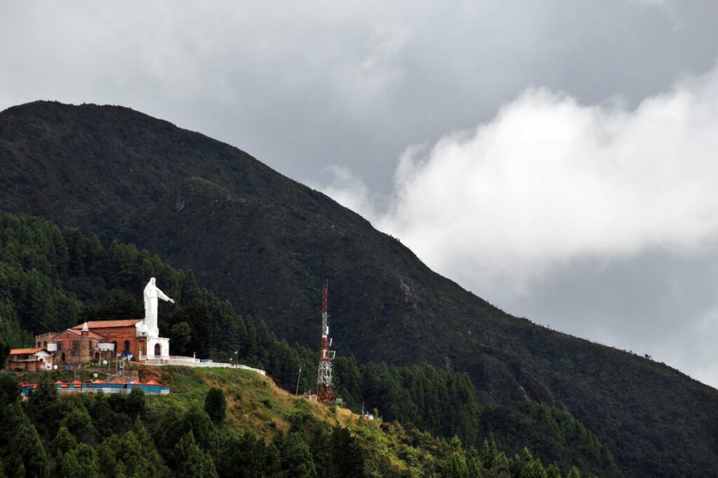 Desde la cima del cerro de Guadalupe gozará de la mejor vista panorámica de Bogotá - Foto: Getty Images.