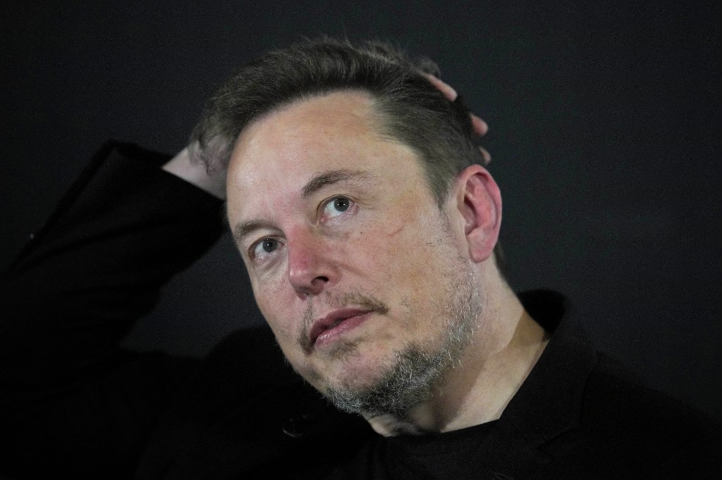 Elon Musk, magnate dueño de la red social X (antes Twitter), criticado por comentario "antisemita".