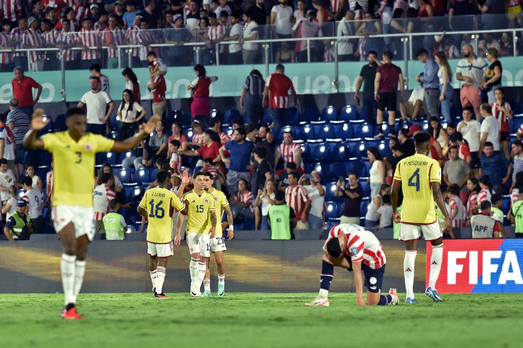 Escena del partido Paraguay vs. Colombia en el estadio Defensores del Chaco de Asunción, donde se oyeron gritos de "fuera, Petro".