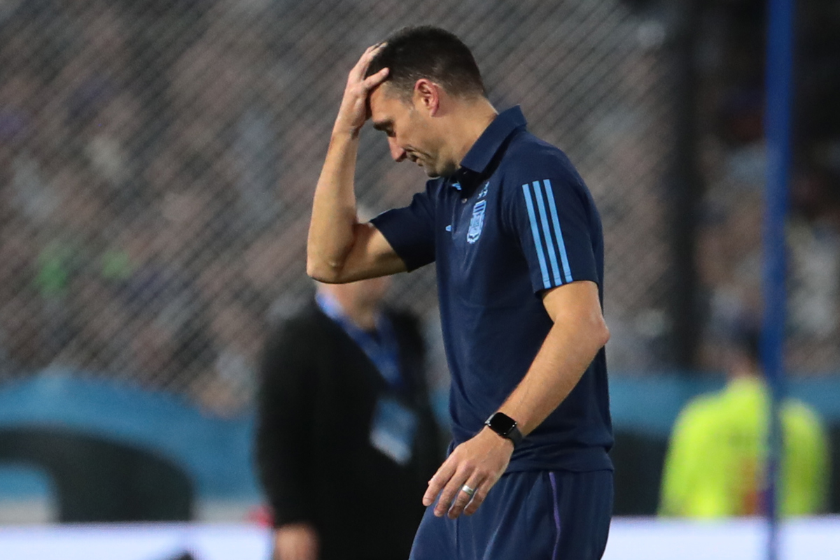 Lionel Scaloni seleccionador de Argentina reacciona al final de un partido de las Eliminatorias Sudamericanas para la Copa Mundial de Fútbol 2026.