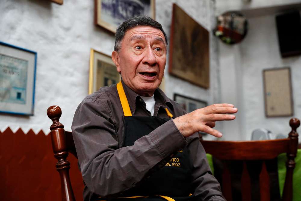 Julio Ríos, dueño de Las Margaritas, restaurante más antiguo de Bogotá./ Efe