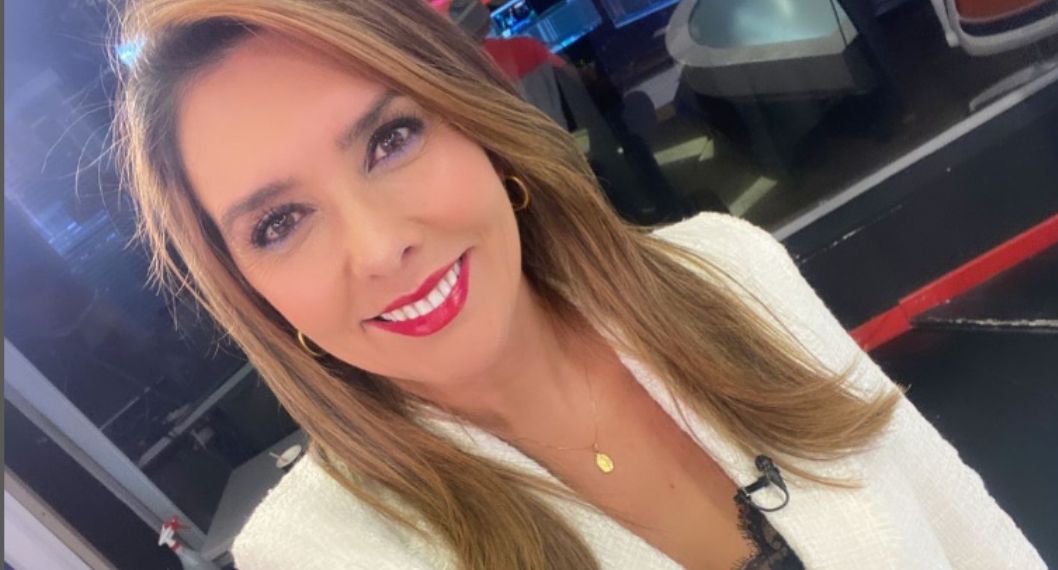 Mónica Rodríguez en el set de Noticias Uno, donde es presentadora. Recientemente fue víctima de un atraco en Bogotá