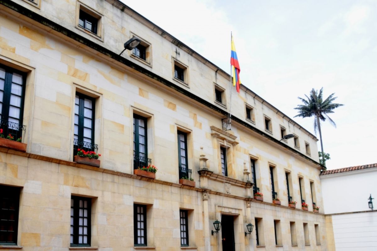 Los contratos del abogado del embajador en México con la Cancillería de Colombia