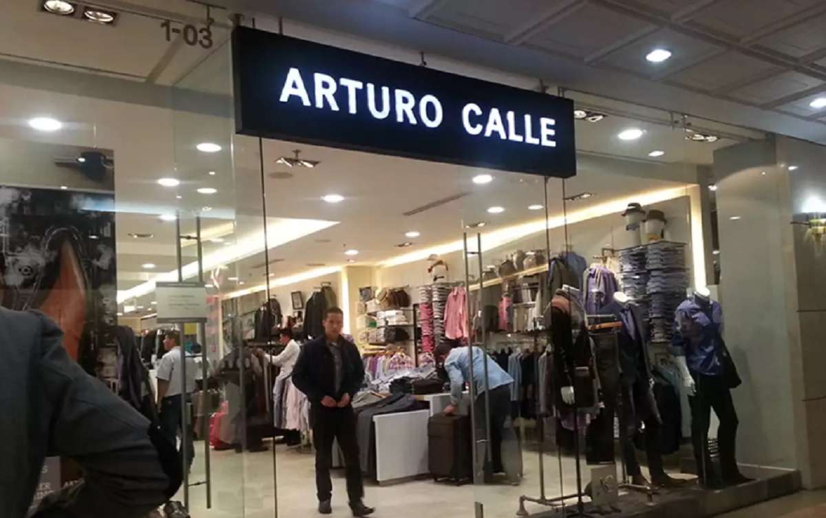 Foto de tienda de Arturo Calle, en nota de que esa compañía dio adelanto exclusivo para Navidad con tendencias para mujeres, hombres y niños