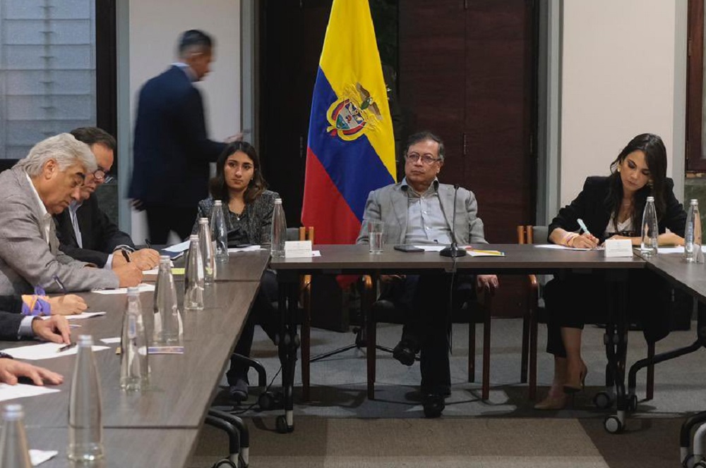 El presidente Gustavo Petro y la ex jefa de gabinete Laura Sarabia, una de las señaladas de desacato por la Corte Constitucional.