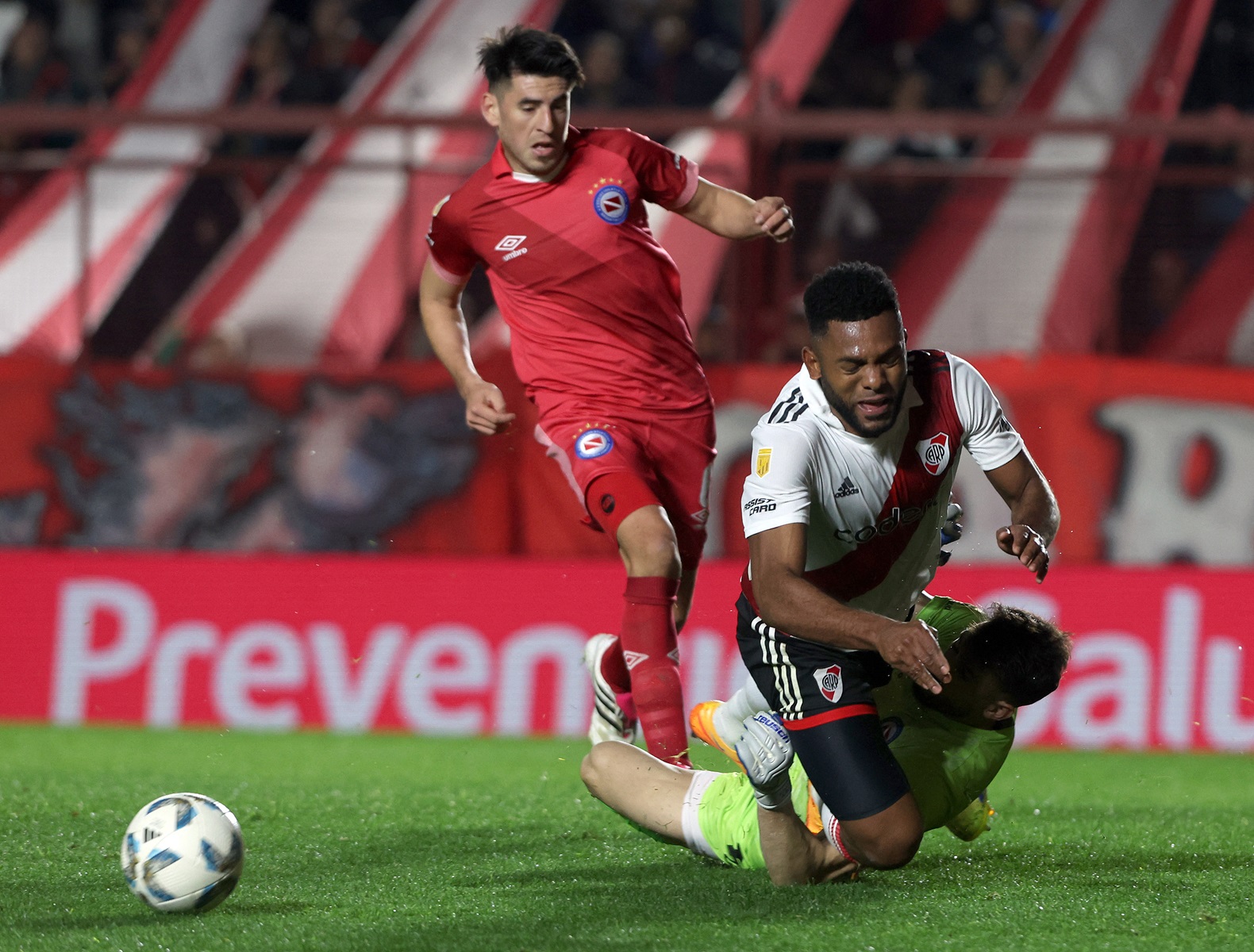 Miguel Borja se pierde varios partidos de River Plate por lesión. 