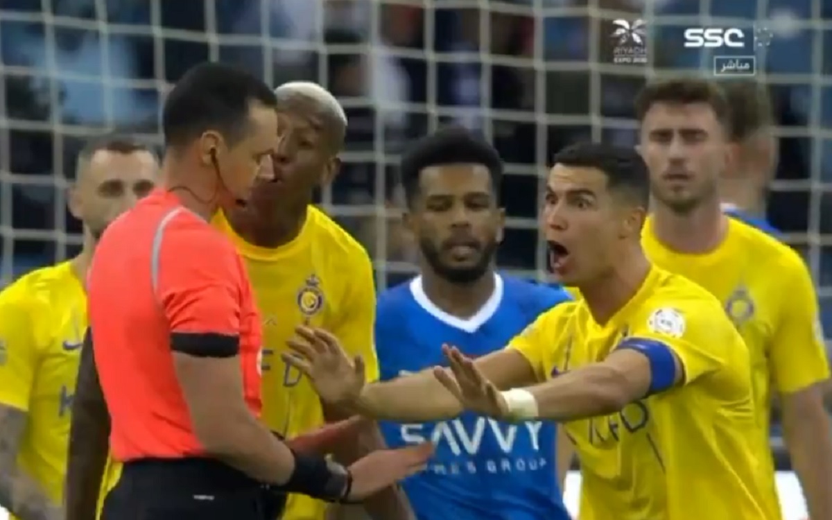 Cristiano Ronaldo le hizo feo gesto a Wilmar Roldán durante clásico árabe: video y qué le hizo
