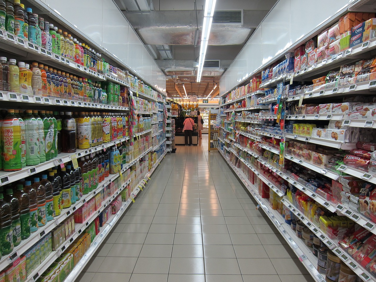 Supermercados y el comportamiento de muchos compradores: sirve o no según varias teorías