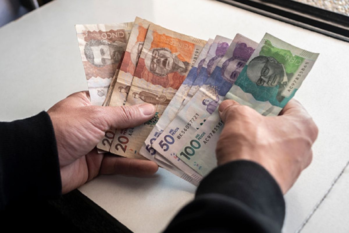 Foto de billetes de pesos colombianos