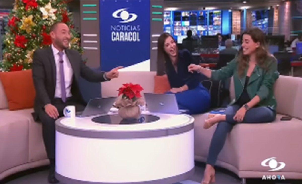 Presentadoras de Noticias Caracol no aguantaron ataque de risa por video viral en pantalla.