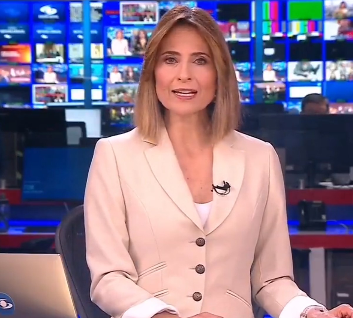 María Lucía Fernández presentó en Noticias Caracol con chaqueta de cuero, así lució