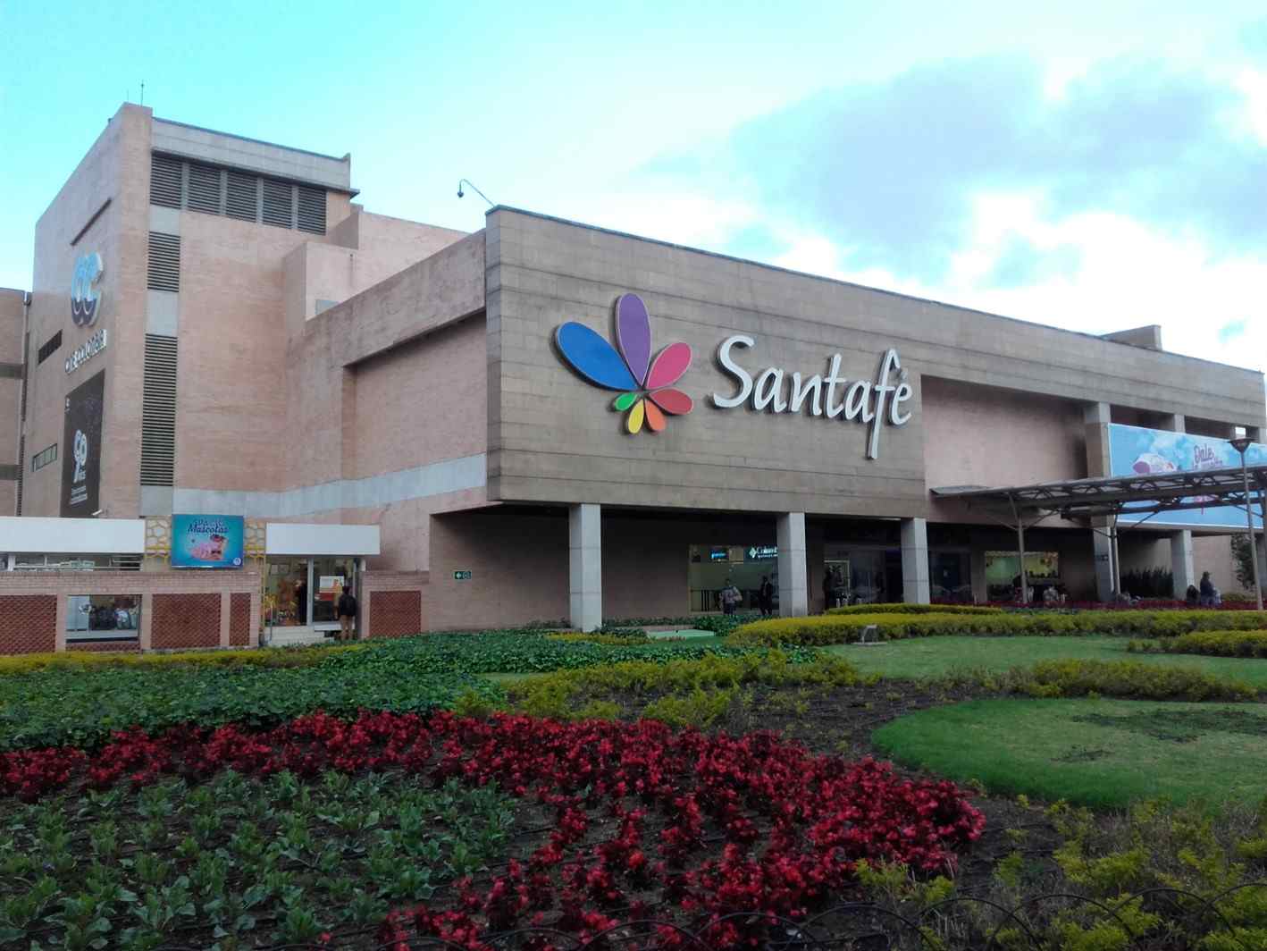 Foto de centro comercial Santafé, en nota de que ese lugar le ganó a Unicentro, Andino y más en decoración navideña; dicen por qué
