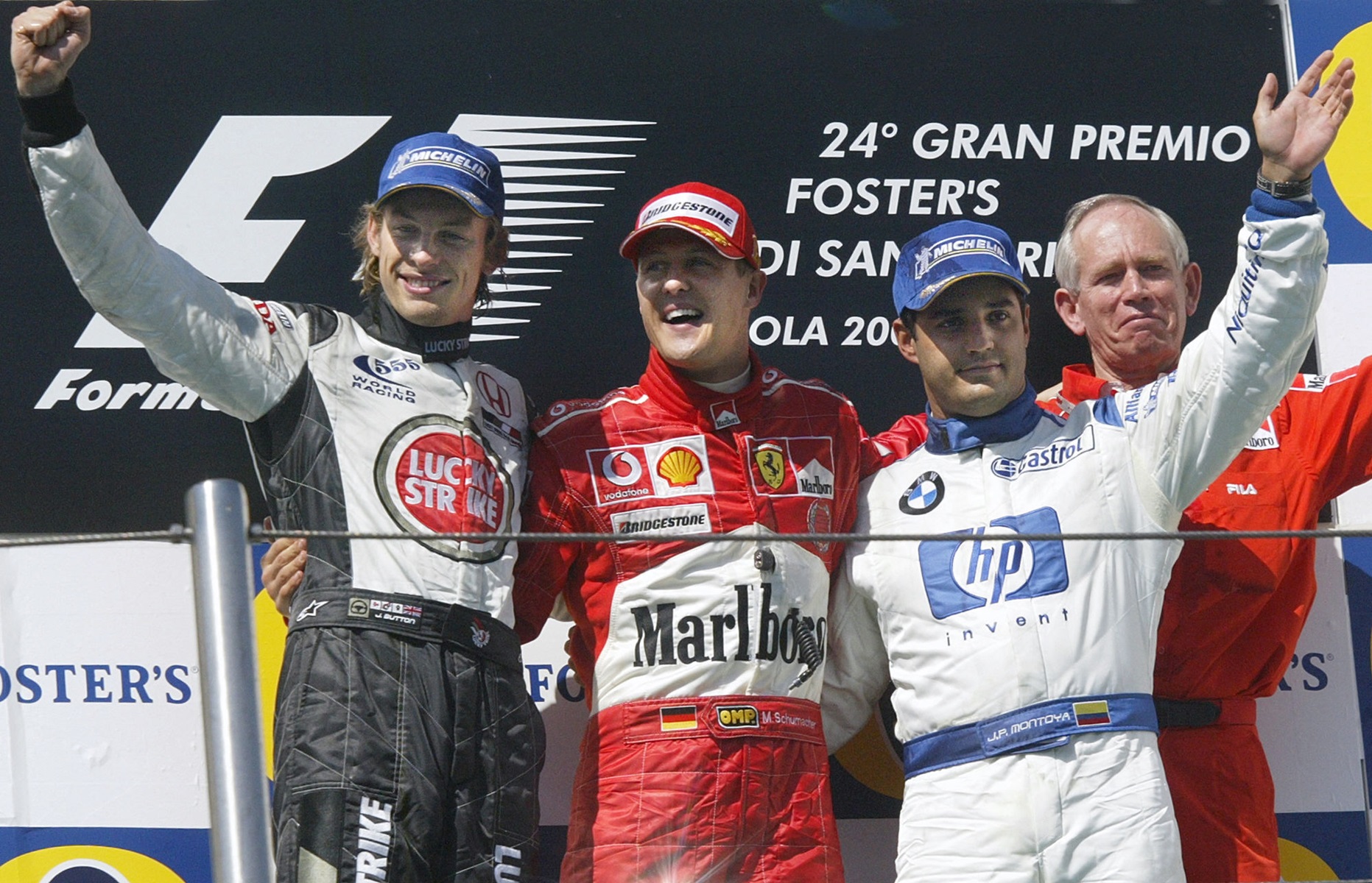 Juan Pablo Montoya y Michael Schumacher tuvieron dura discusión en Imola 2004.