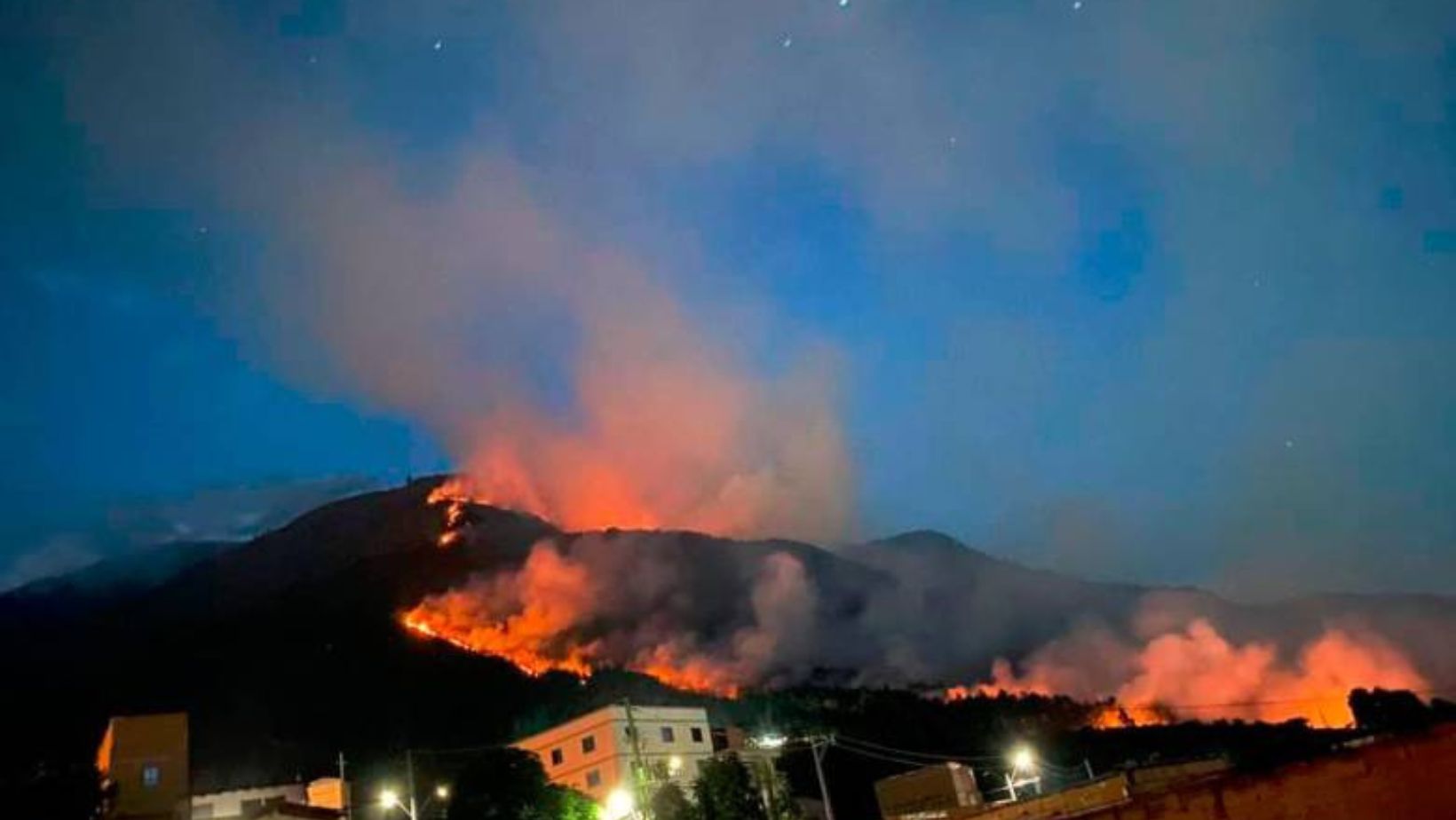 Incendio en el cerro Quitasol de Antioquia: luego de 40 horas lograron apagarlo