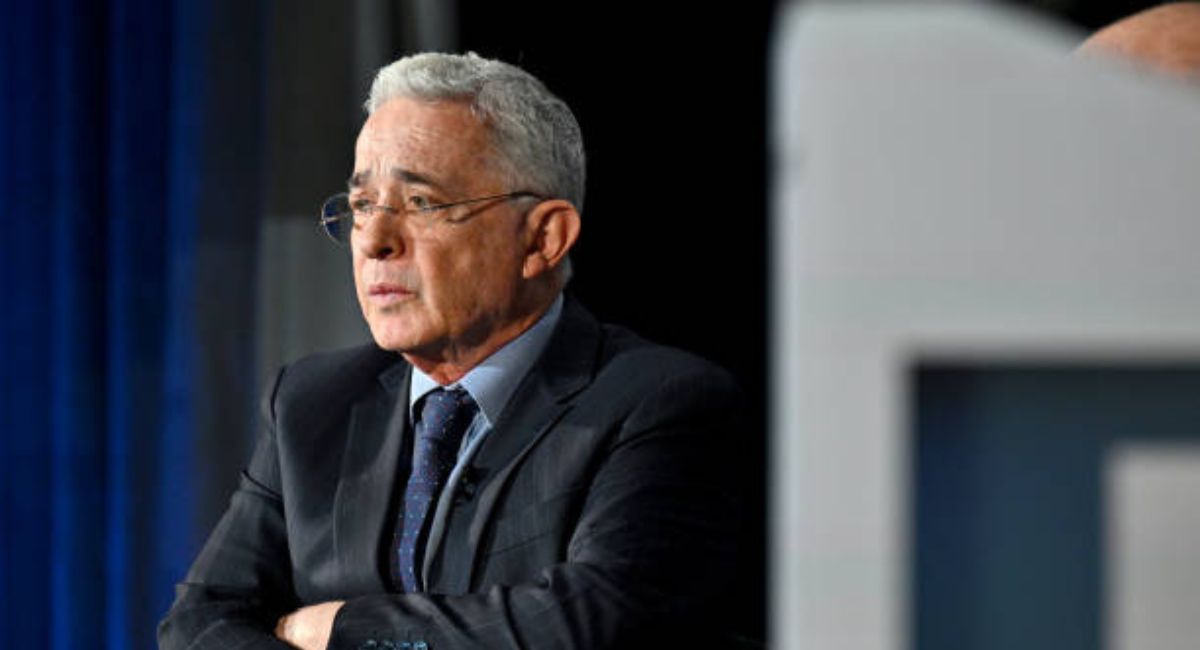Álvaro Uribe, exmandatario de Colombia, le respondió a la justicia Argentina por investigación sobre falsos positivos. Dijo que iba a colaborar.