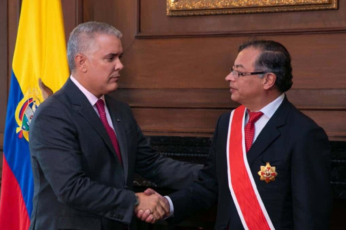 Choque entre Gustavo Petro e Iván Duque por el salario mínimo en Colombia. El expresidente dijo que en su gobierno sí hubo un aumento real. 